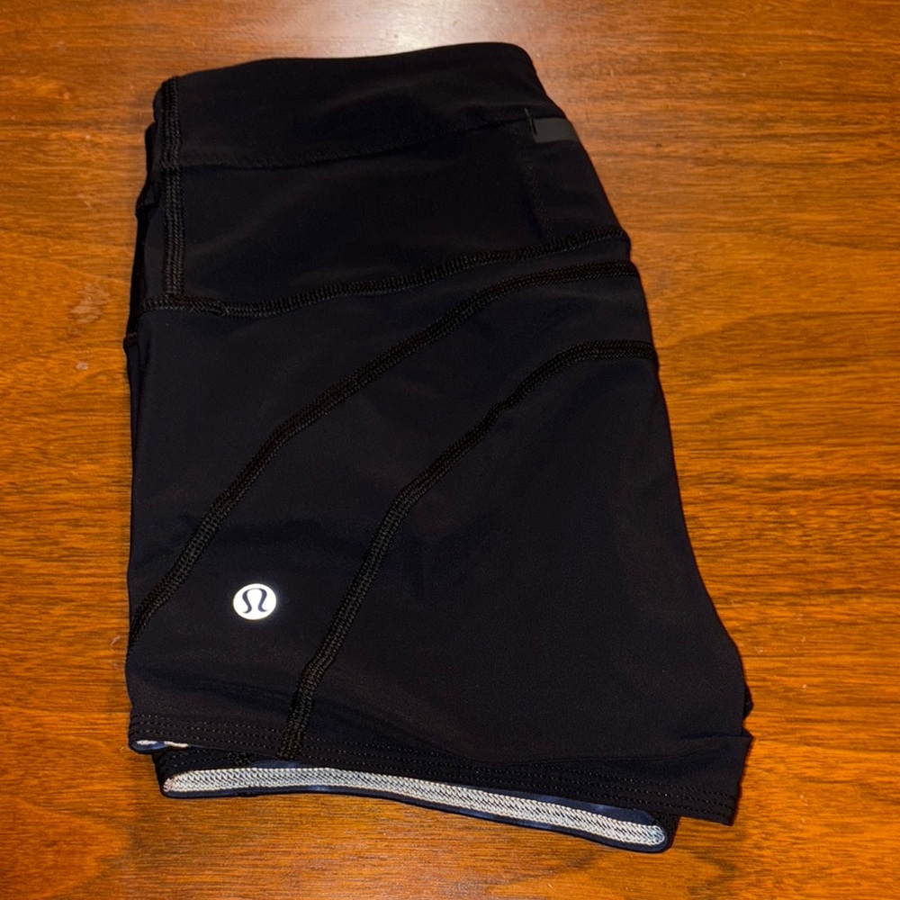 🌊Rare Lululemon Reversible Black/Ocean print  Athletic short Shorts